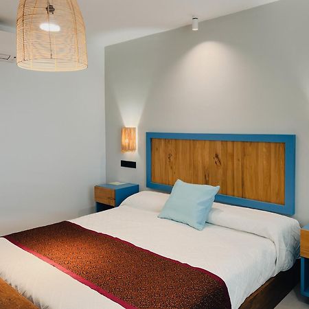 100% Fun Hotel Tarifa Luaran gambar