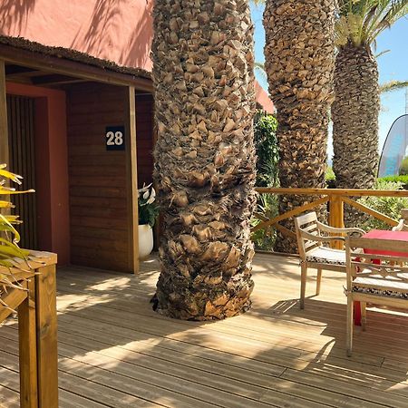 100% Fun Hotel Tarifa Luaran gambar