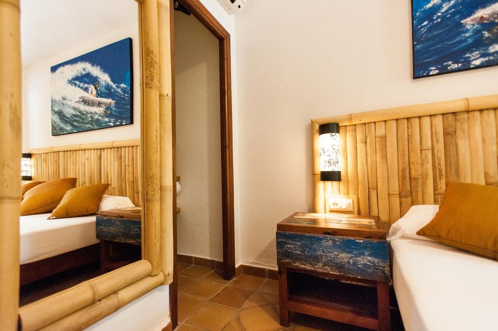 100% Fun Hotel Tarifa Luaran gambar