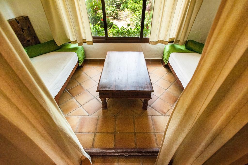 100% Fun Hotel Tarifa Luaran gambar