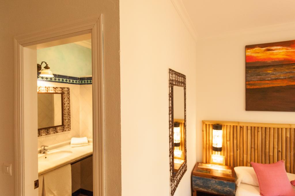 100% Fun Hotel Tarifa Luaran gambar