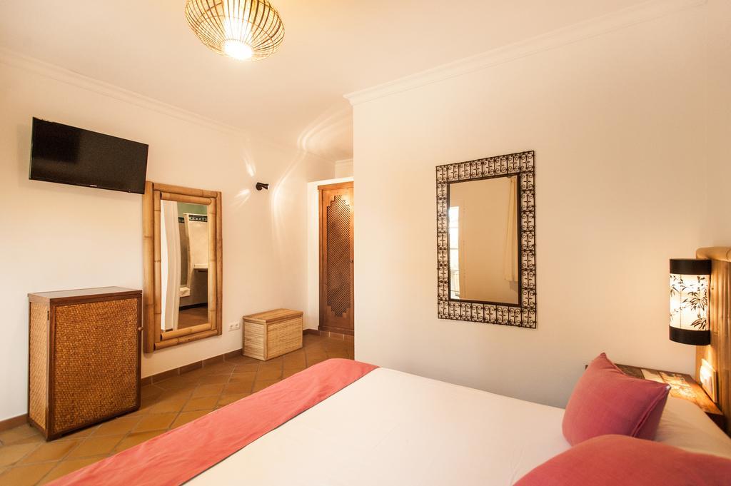 100% Fun Hotel Tarifa Luaran gambar