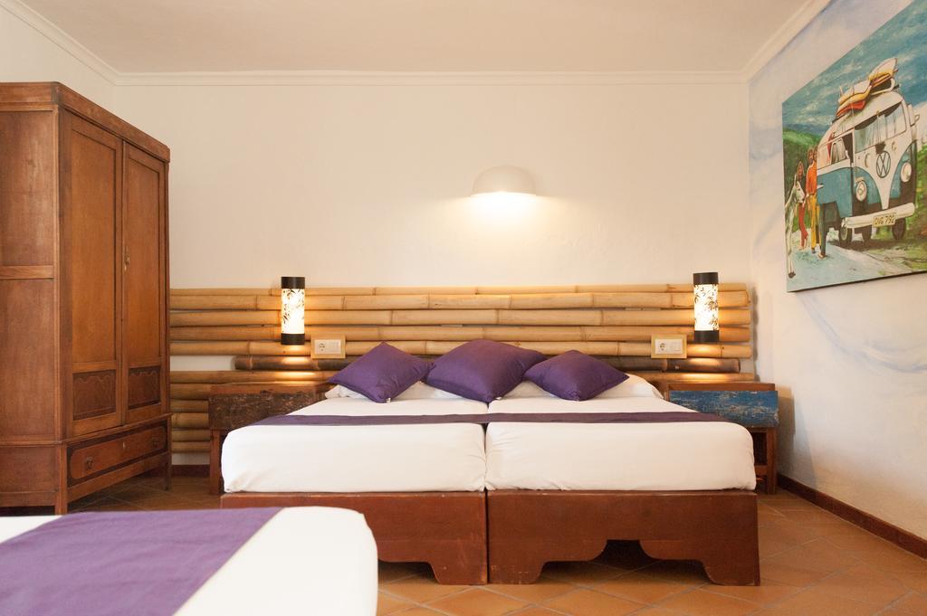 100% Fun Hotel Tarifa Luaran gambar