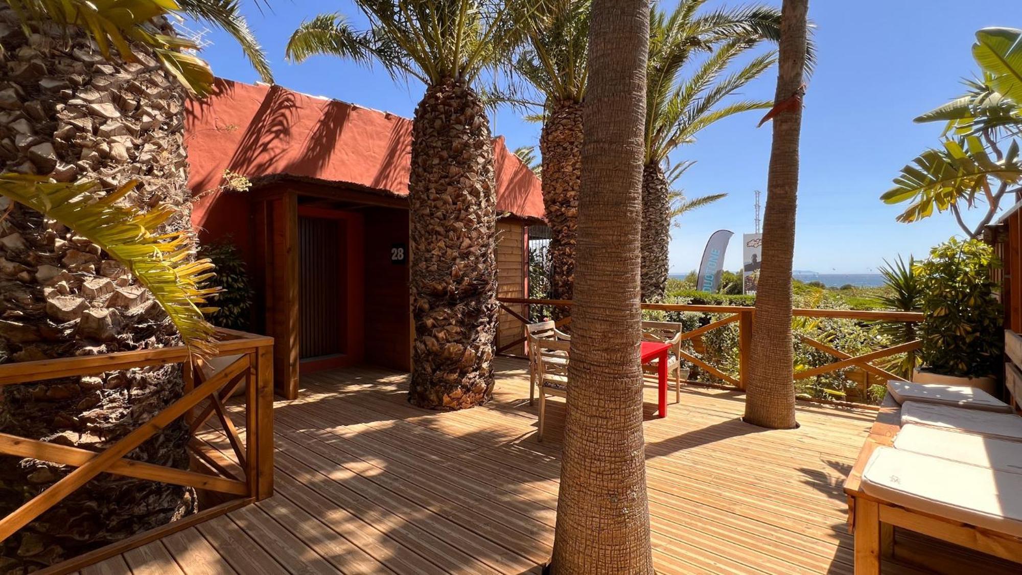 100% Fun Hotel Tarifa Luaran gambar