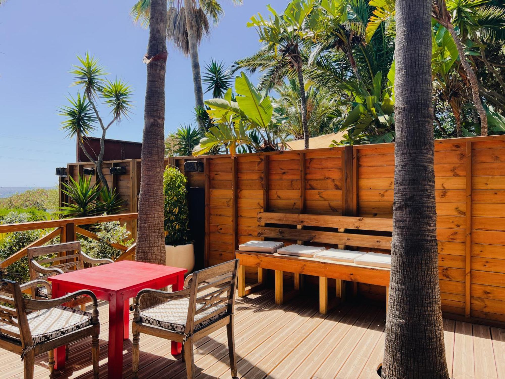 100% Fun Hotel Tarifa Luaran gambar