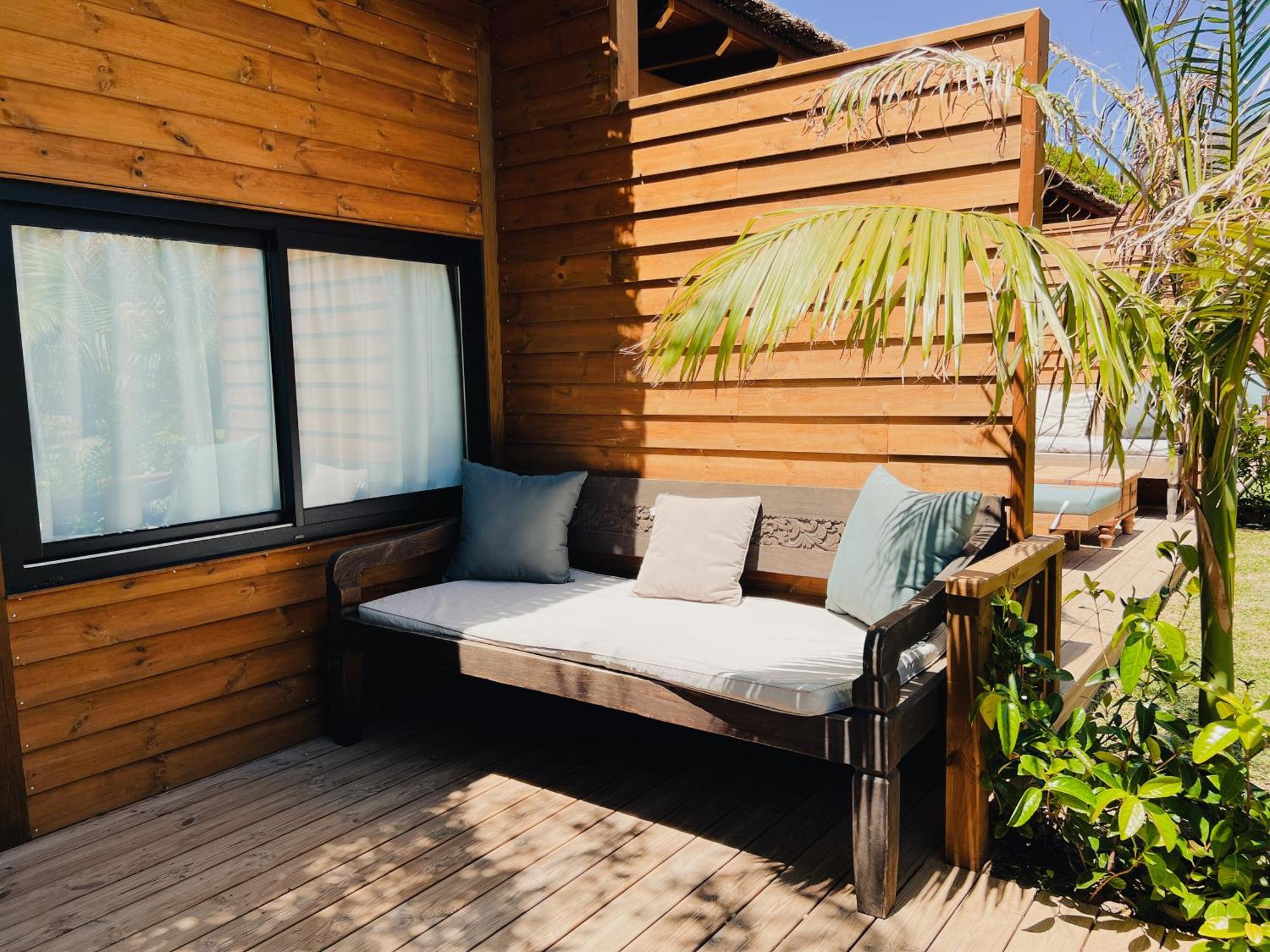 100% Fun Hotel Tarifa Luaran gambar