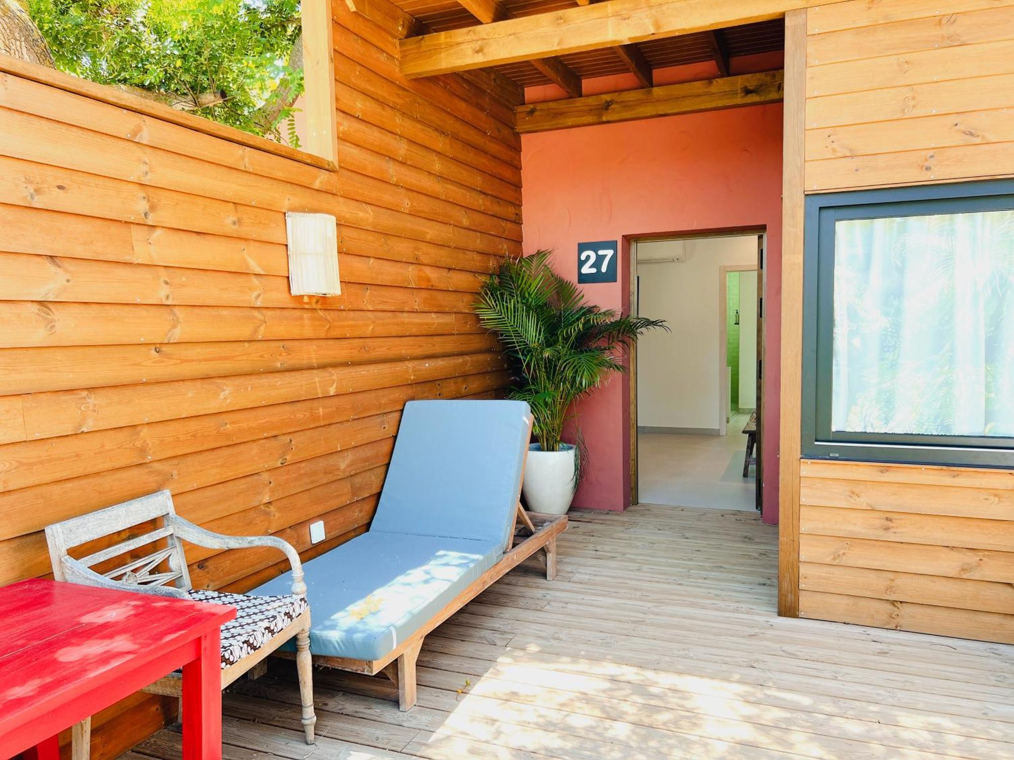 100% Fun Hotel Tarifa Luaran gambar