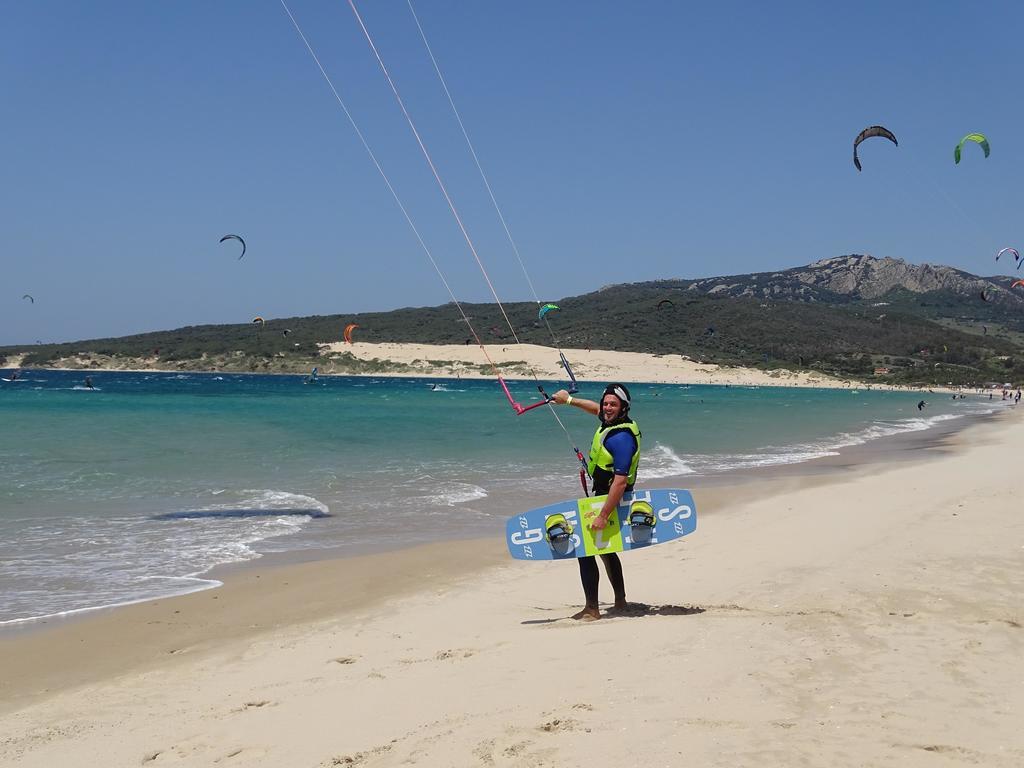 100% Fun Hotel Tarifa Luaran gambar