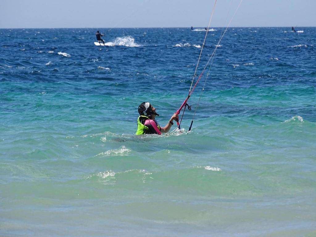 100% Fun Hotel Tarifa Luaran gambar