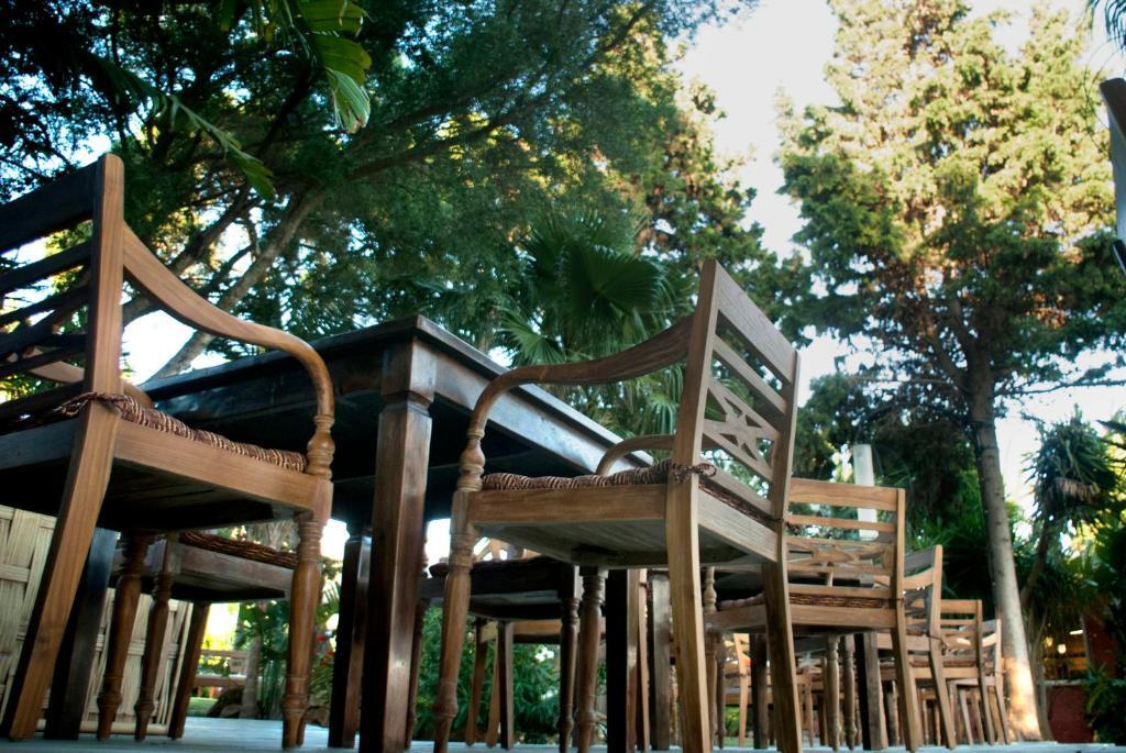 100% Fun Hotel Tarifa Luaran gambar