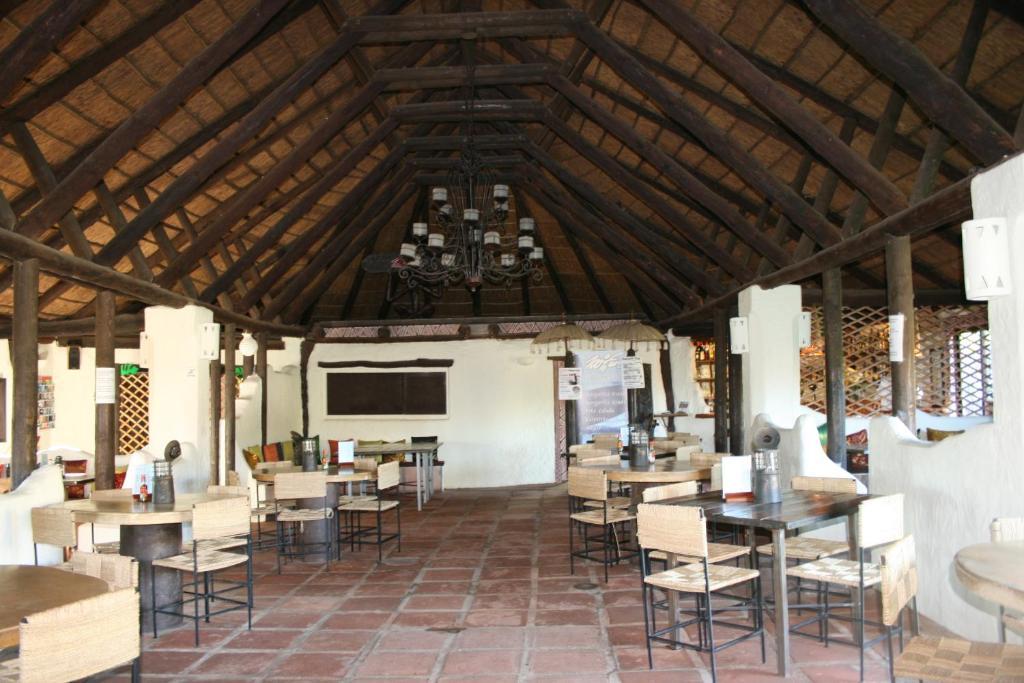100% Fun Hotel Tarifa Luaran gambar